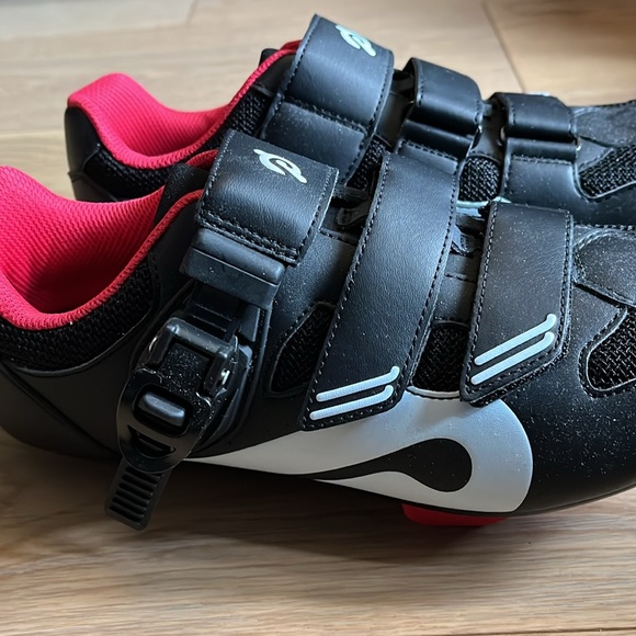 Peloton Unisex Cycling Shoes (Size: 42) - Picture 3 of 14